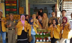 Serah Terima Taman Mini Untuk Kantor Kelurahan Harapan Baru dari KKN 44 Reguler Harapan Baru