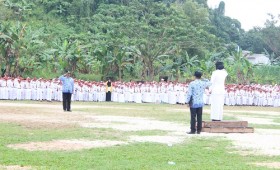 Upacara Memperingati 17 Agustus 1945 Bersama Seluruh Sekolah yang Ada di Harapan Baru