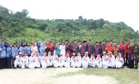 Upacara Memperingati 17 Agustus 1945 Bersama Seluruh Sekolah yang Ada di Harapan Baru