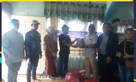 Serah terima umbul -umbul di RT.09 Keluraham Karang Asam Ilir