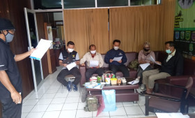 Pertemuan pengurus kampung Salai (sampah bernilai) kecamatan Samarinda seberang dengan Tim CSR Unilever Indonesia foundation di kantor dinas lingkungan hidup provinsi kaltim