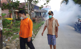 Fogging di wilayah RT 10 Kel. Sambutan