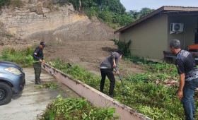 Giat, Jum'at 18 Oktober 2024 Mengikuti Zoom Meeting tentang Sosialisasi Anugerah ASN dan Non ASN Tahun 2024 ikuti Seklur, Menghadiri undangan silahturahmi FKDM Tahun 2024 dan Sosialisasi pembahasan bersama Kapolsek dan Danramil Samarinda Utara di Aula Kecamatan Samarinda Utara dihadiri Lurah & Melaksanakan kerja bakti dilingkungan kelurahan sempaja barat diikuti seluruh staf kelurahan sempaja barat.