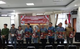 Giat, Kamis 21 November 2024 Menghadiri pelaksanaan apel gelar pasukan, Penyerahan BKO petugas ketertiban PAM TPS se-Kota Samarinda ke Polresta Samarinda dalam Rangka PAM Pilkada serentak Tahun 2024 di lapangan Eks Bandara Temindung dihadiri Lurah, Kasi Tapem beserta staf, Menghadiri kegiatan Bimtek Konvensi hak Anak (KHA) di Hotel Grand Sawit Samarinda dihadiri Kasi Kesra, Menghadiri rapat koordinasi persiapan pelaksanaan pilkada 2024 di Aula kantor kecamatan Samarinda Utara dihadiri Lurah & Menghadiri Rapat Focus Group Diacuasion (FGD) Persiapan kelurahan ramah perempuan dan peduli anak di ruang rapat Mangkupelas dihadiri Staf Kesra.