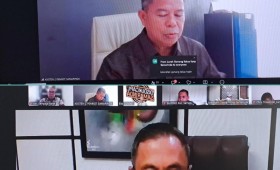 Giat, Kamis 23 April 2026 Mengikuti Zoom Meeting Rapat Persiapan Gotong Royong Teras Samarinda yang akan di Laksanakan pada Hari Minggu diikuti oleh Lurah.