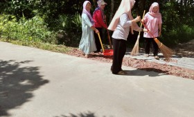 Gotong Royong Rutin yang di agendakan di wilayah lingkungan RT setempat.