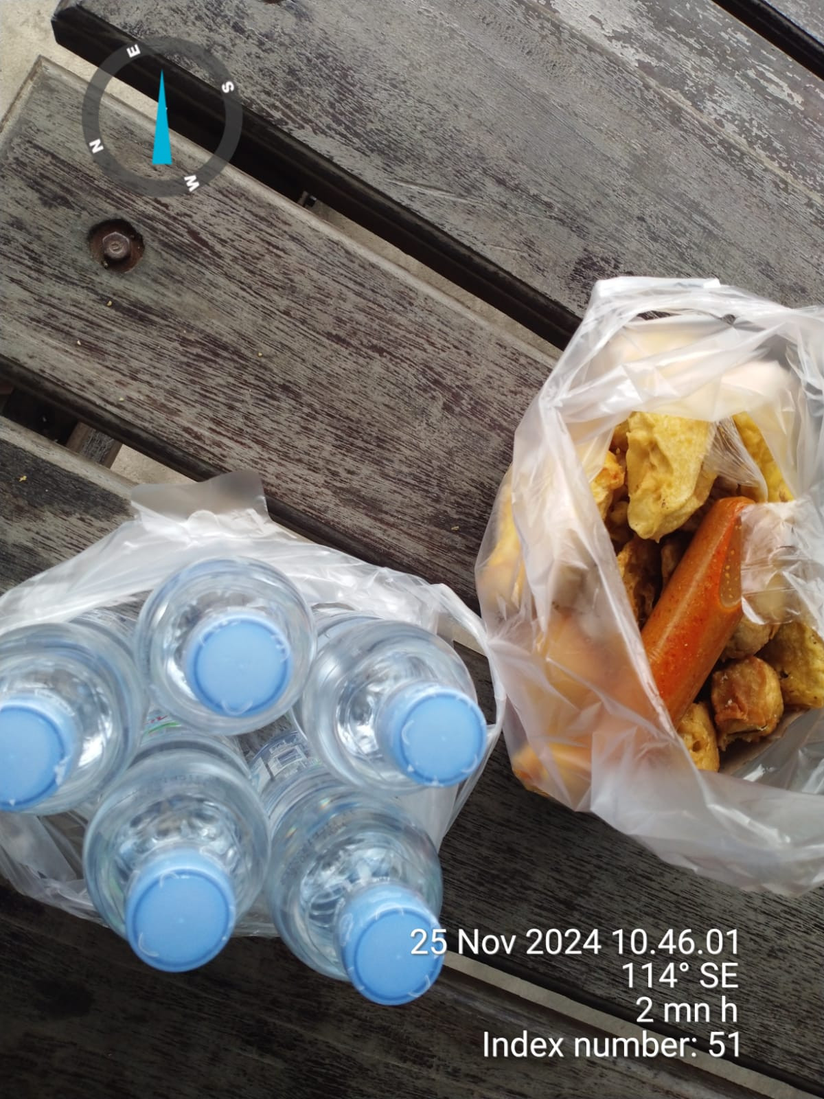 Mendirikan tenda