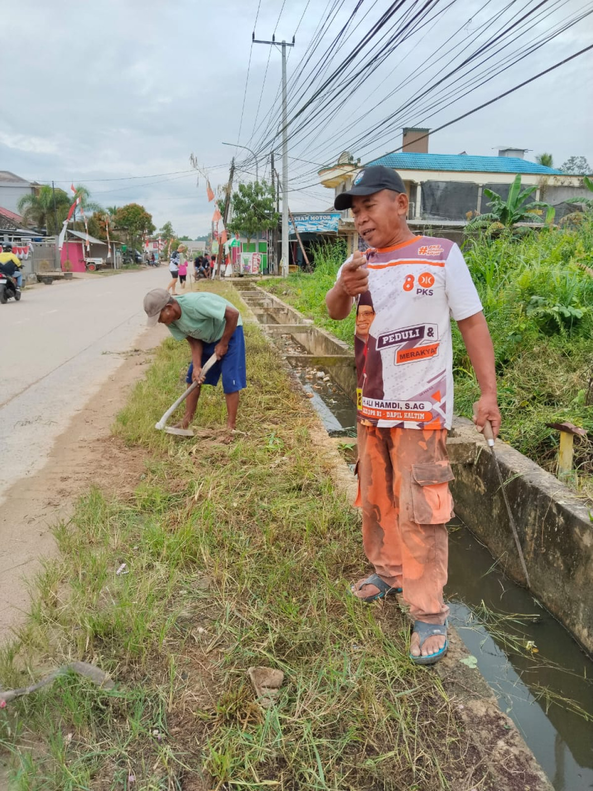 Bersihkan rumput