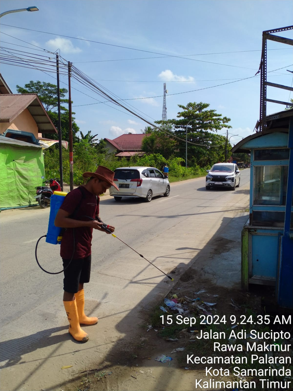 Penyemprotan Rumput Jln. POROS ADI SUCIPTO