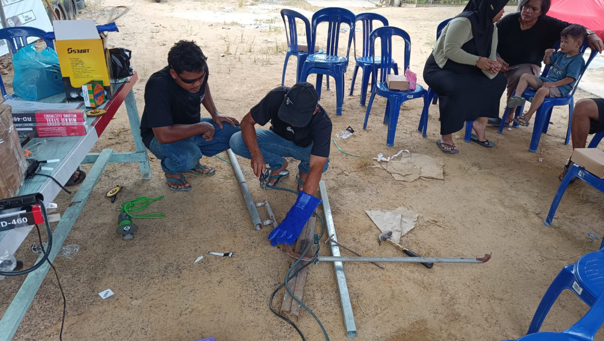 Gotong royong perawatan barang inventaris lingkungan