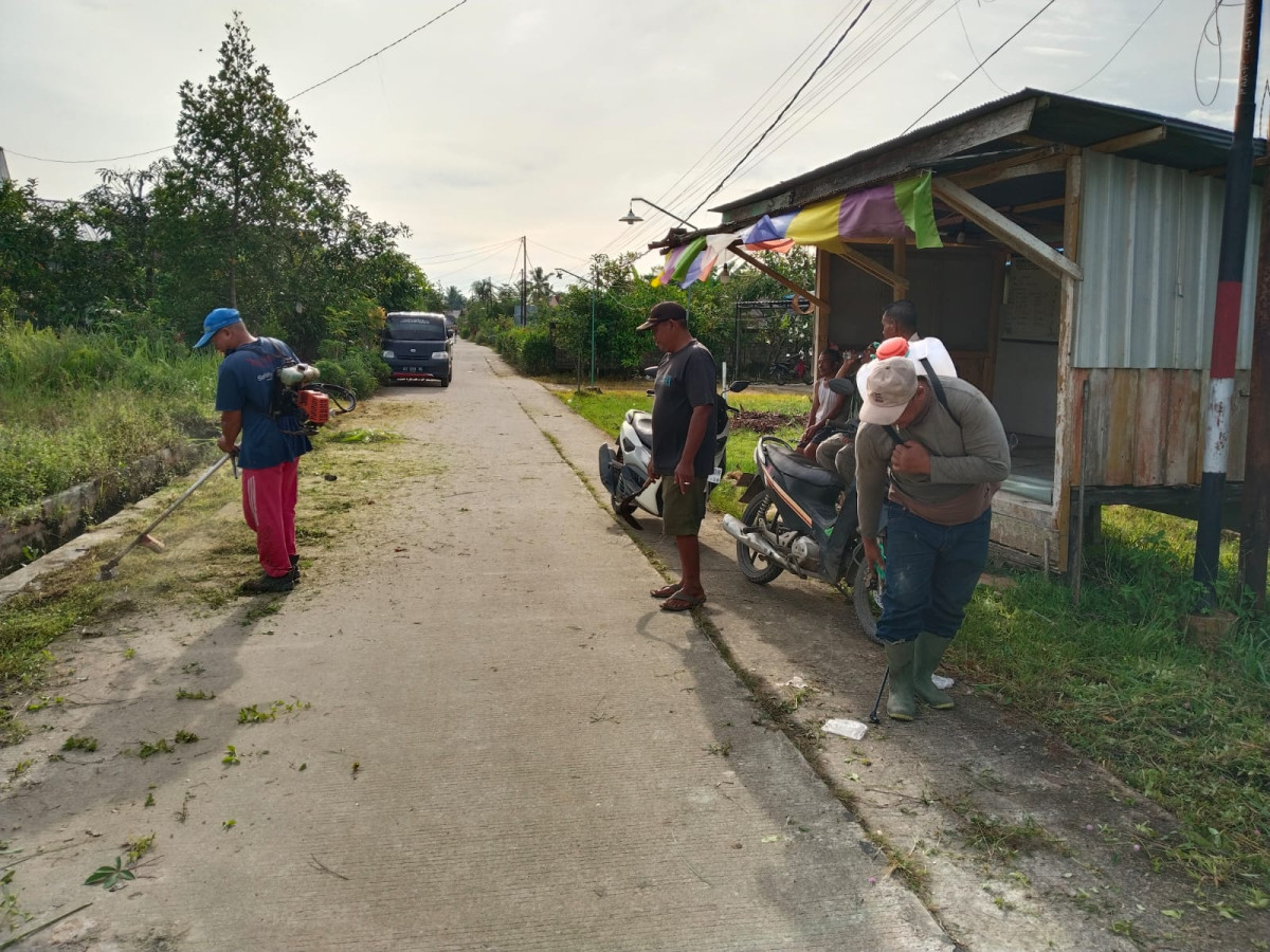 Gotong royong jalan kartini