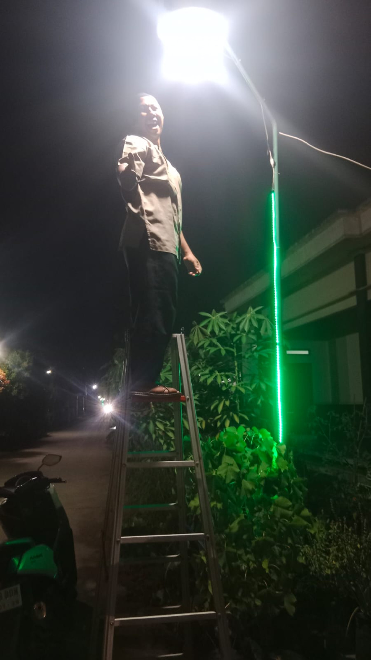 Persiapan ramadhan, pergantian lampu dan kabel lampu penerangan