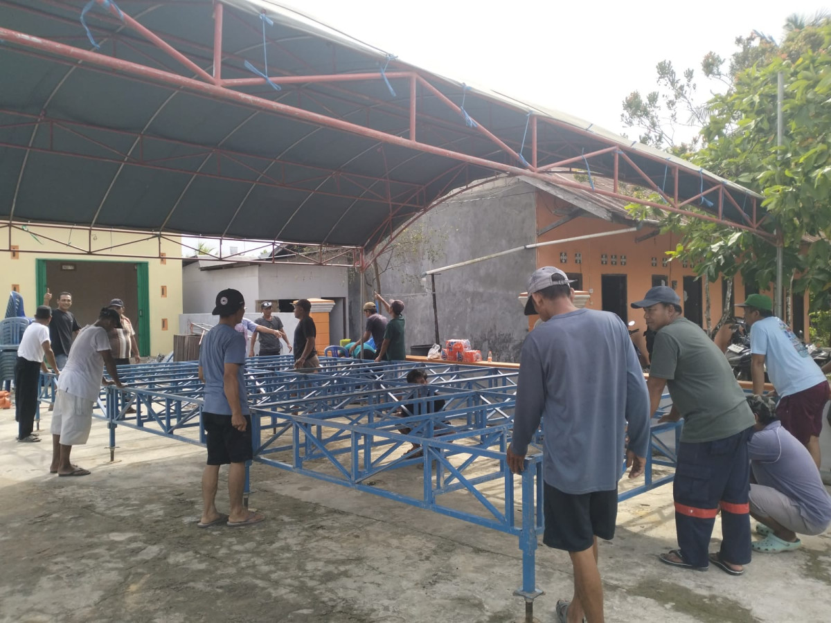 Gotong royong persiapan maulid nabi, mushola algufron / mushola perbatasan RT 03 dan RT 06