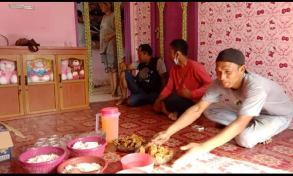 Gotong royong Perawatan barang inventaris warga masyarakat,di jalan Adi Sucipto,gang dahlan