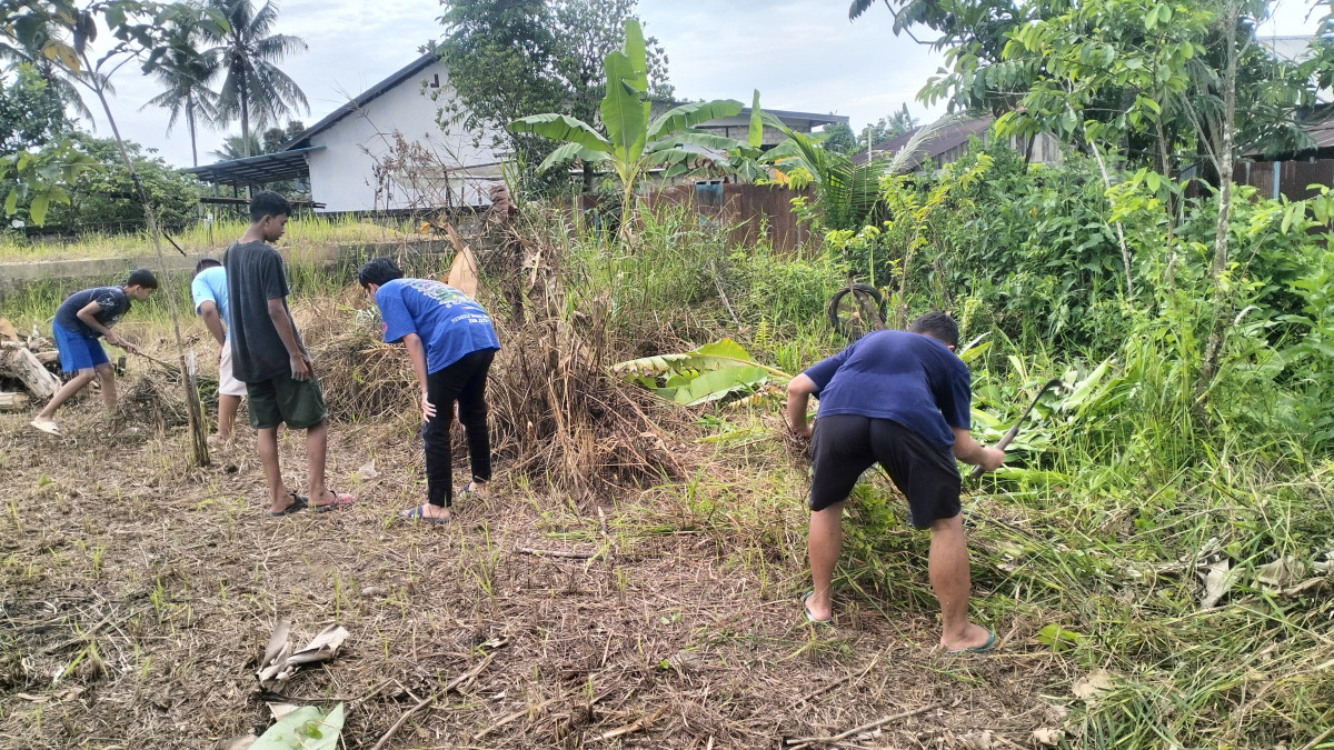 Gotong royong rutinan, lapangan olah raga lingkungan