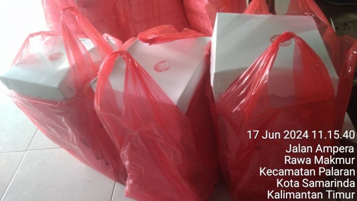 Gotong royong penyembelihan hewan kurban