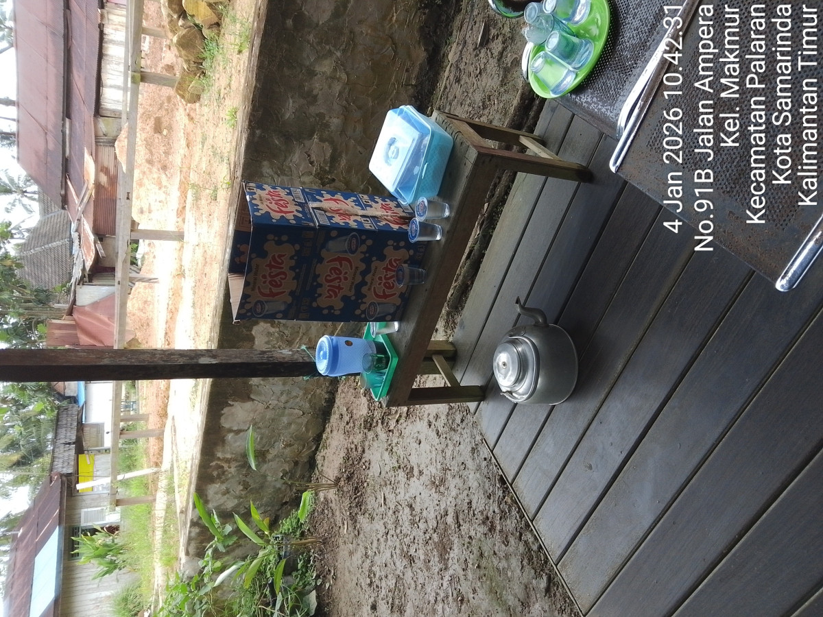 Kegiatan kerja bakti bersih-bersih Langgar Al, Fauzan lingkungan Rt 12