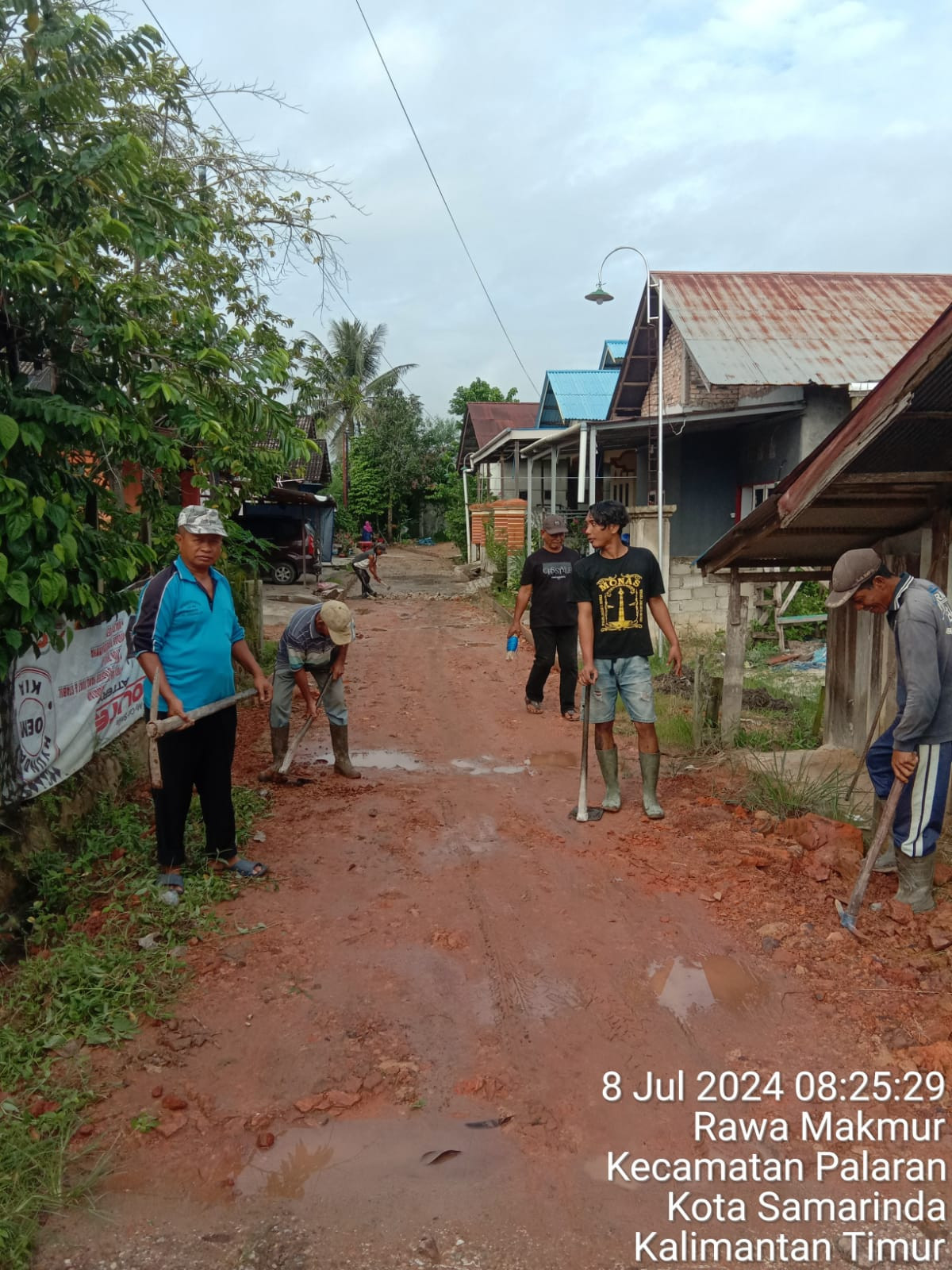 Gotong Royong Bekisting Jalan