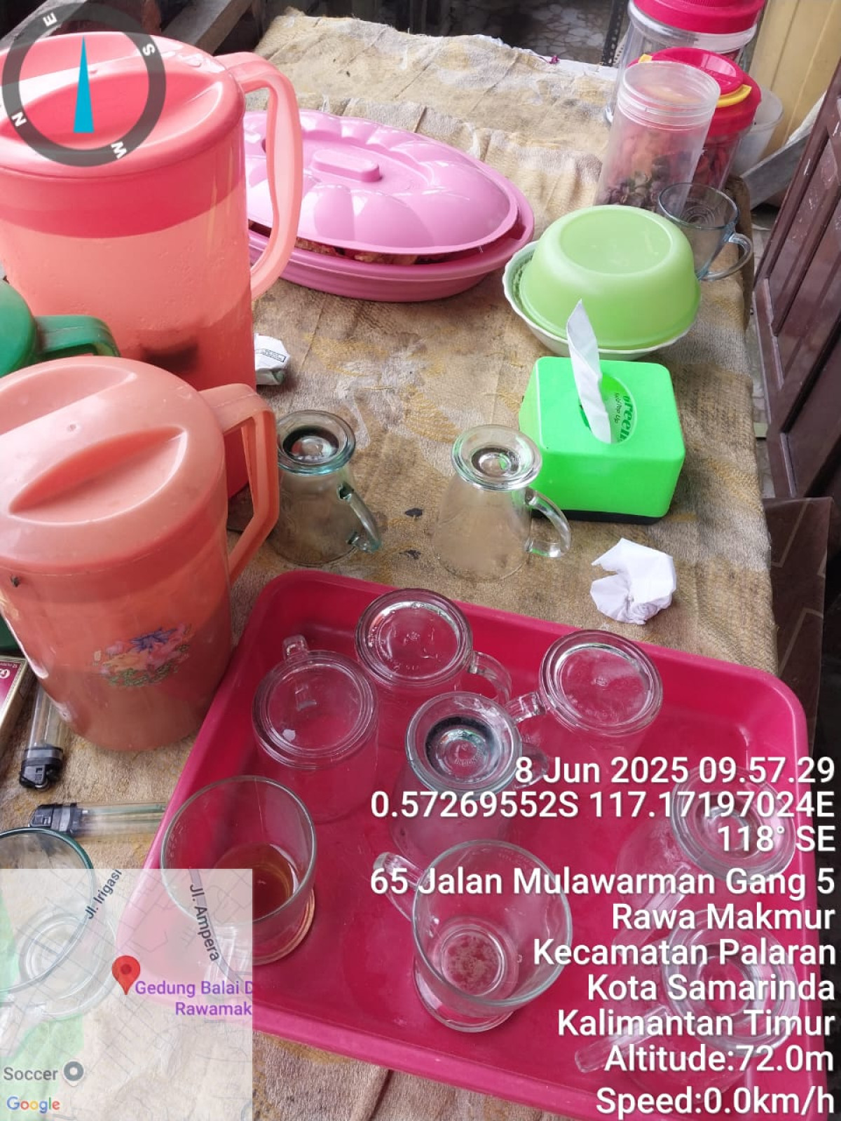 Gotong royong rumah warga