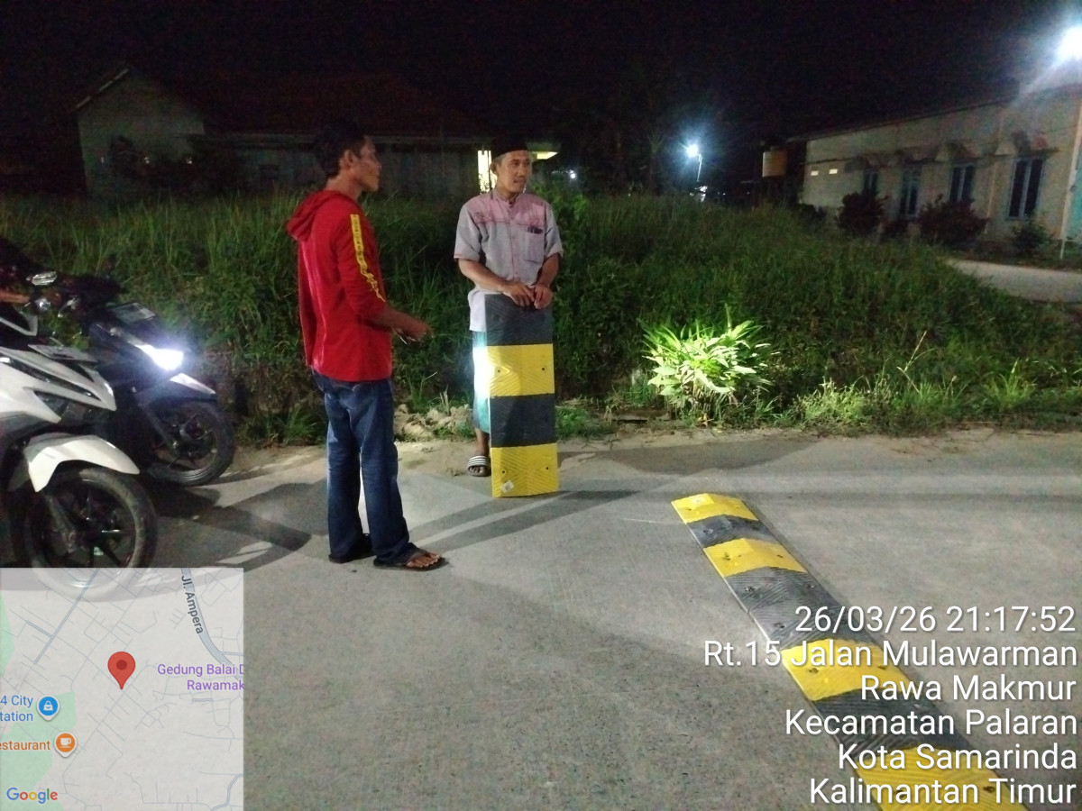Pemasangan polisi tidur simpang empat Mulawarman wonotirto