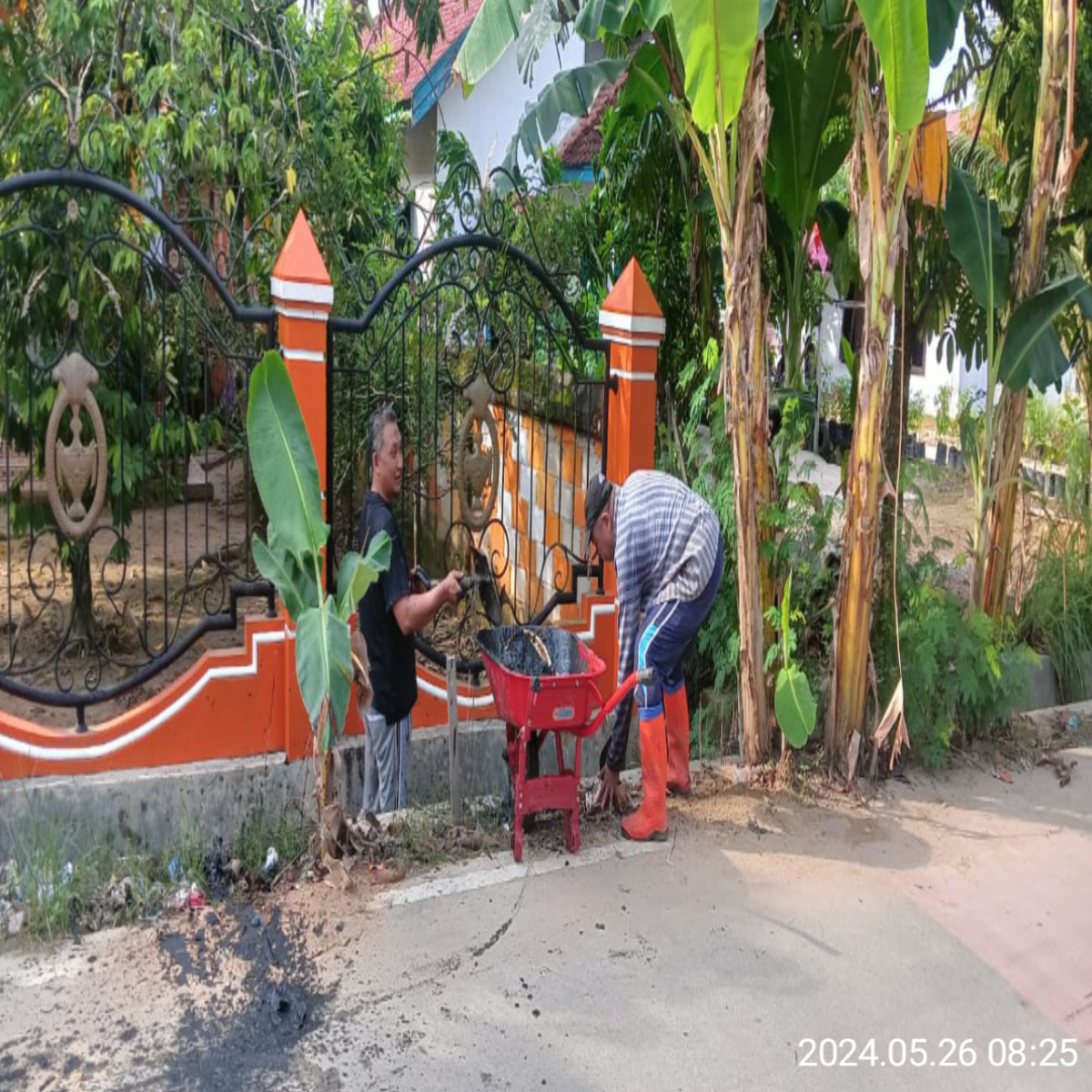 Pembersihan paret jl. Ampera gg muhajirin rt 16