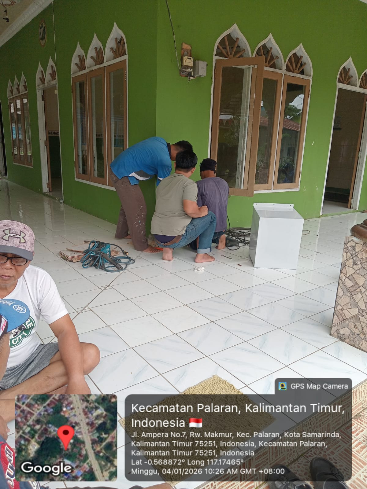 Gotong royong di GG. Muhajirin RT 16 Rawa Makmur