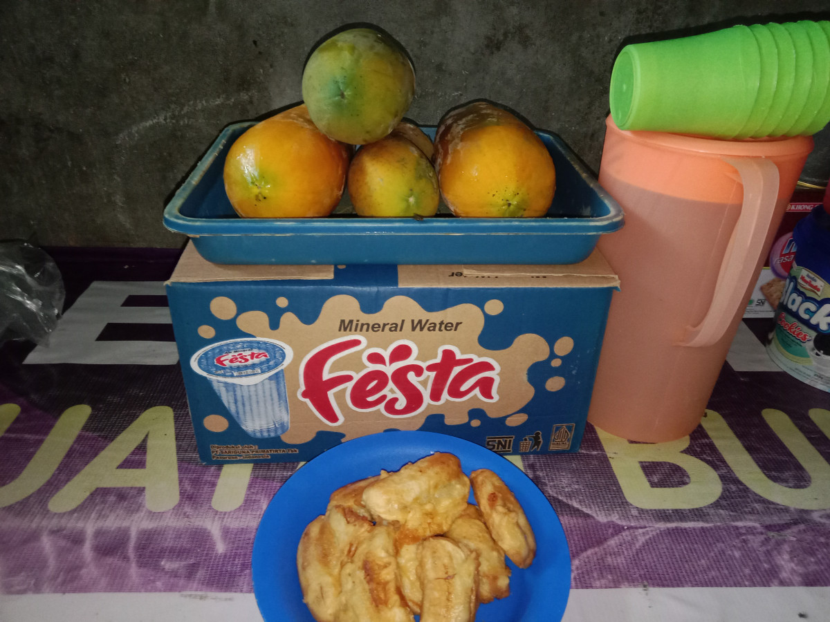 Mendirikan tenda