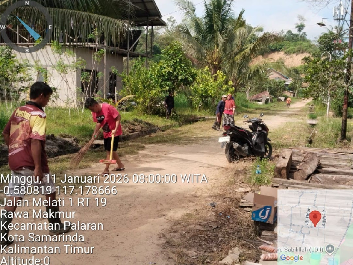 Membersihkan drainase
