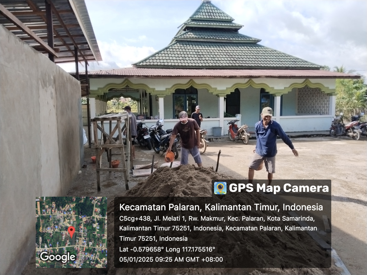 Lanjutan pengerjaan gudang musholla