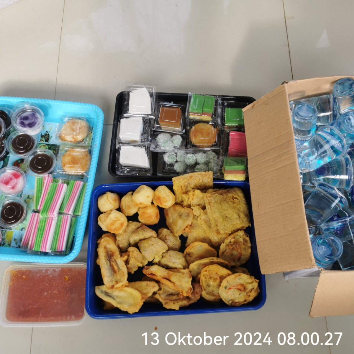 Gotong royong di Jl. Anjasmoro Rt. 21