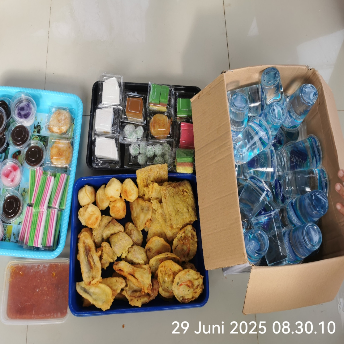 Gotong royong di Jl. Anjasmoro gg. Jono.
