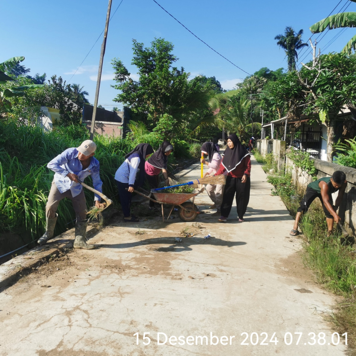 Gotong royong di Jl. Anjasmoro gg. Jono.