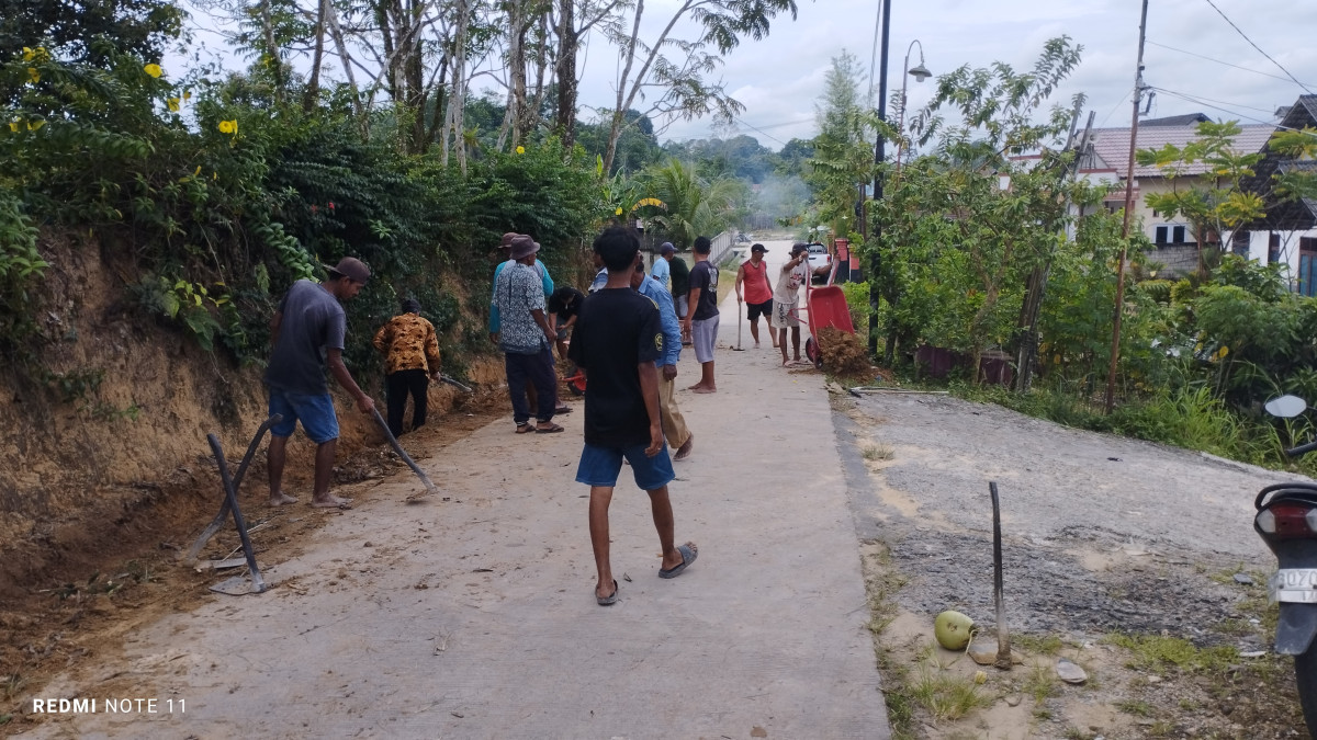 Kerja bakti bersikan parit