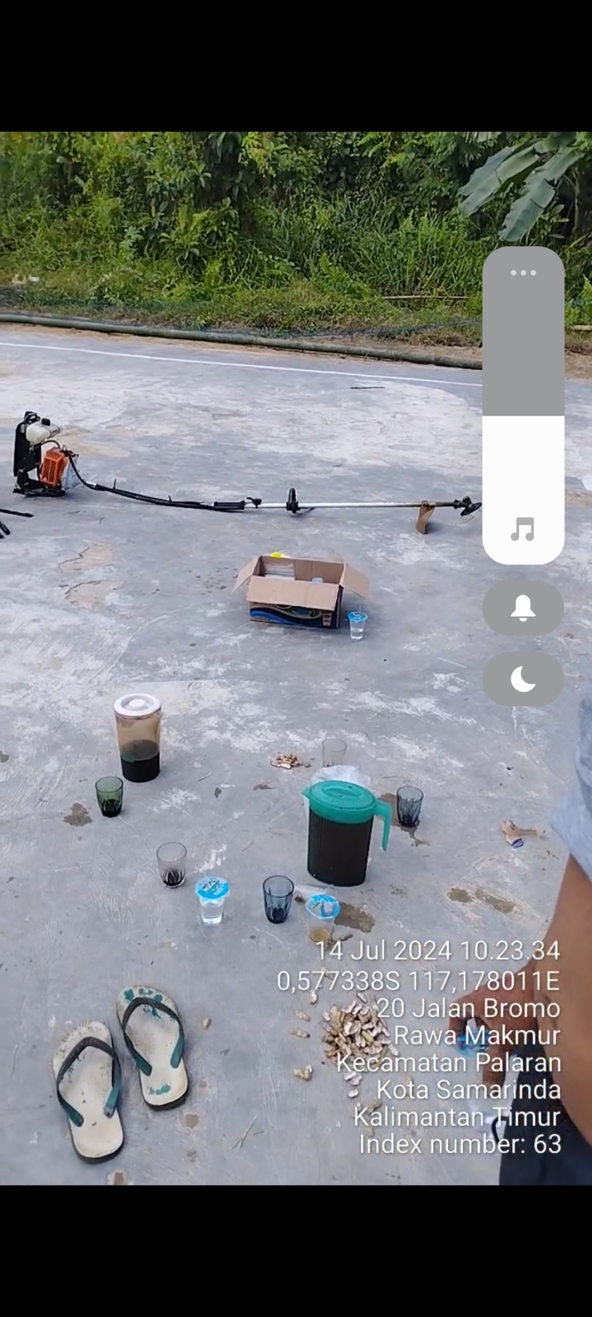 Kerja bakti bersihkan areal lapangan voly