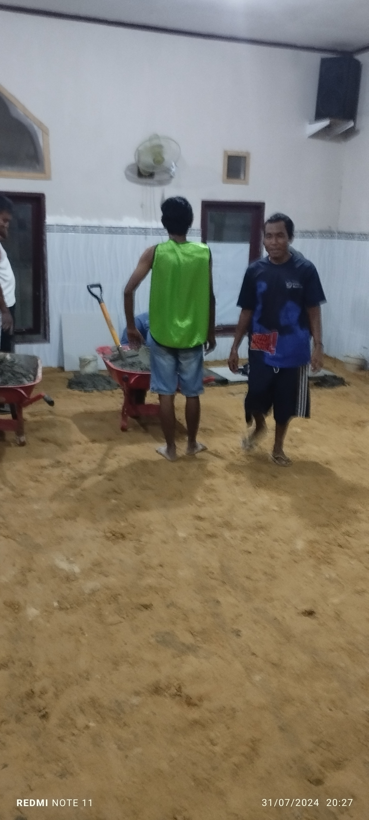 Pemasangan keramik lanngar