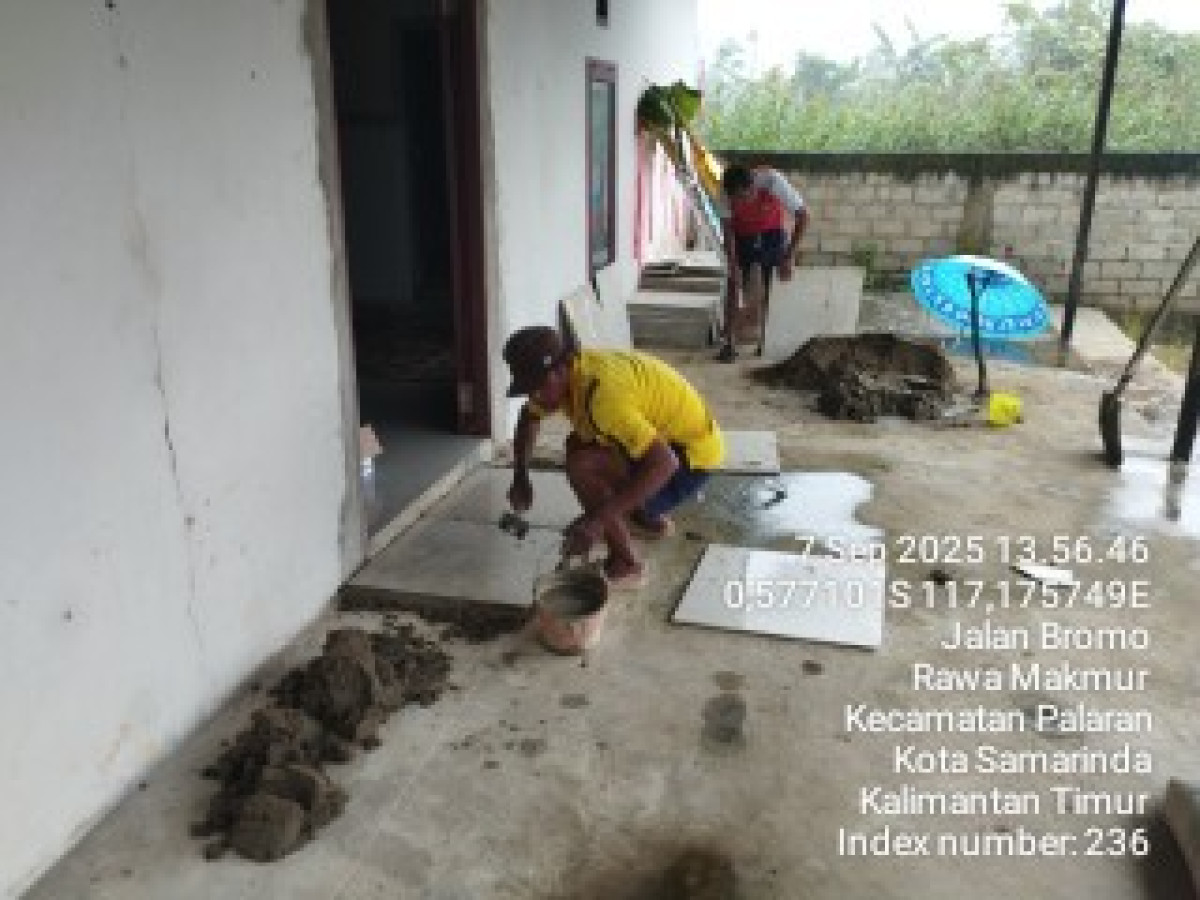 Pemasangan granit langgar Darul Hidayah