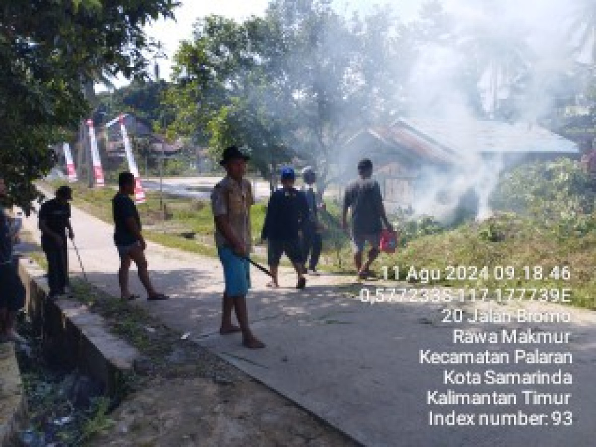 Pemasangan keramik langgar