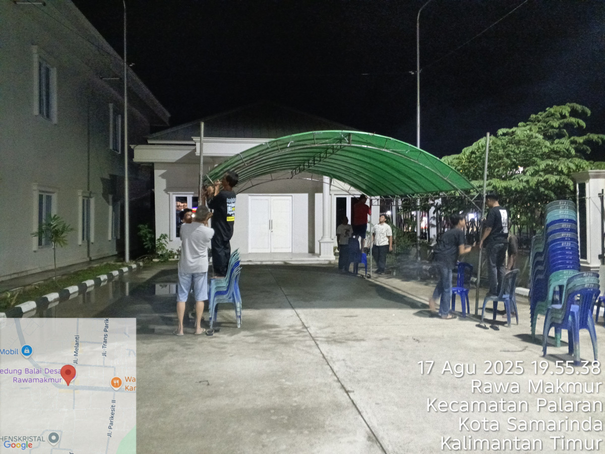 Pasang tenda persiapan kegiatan 17 an