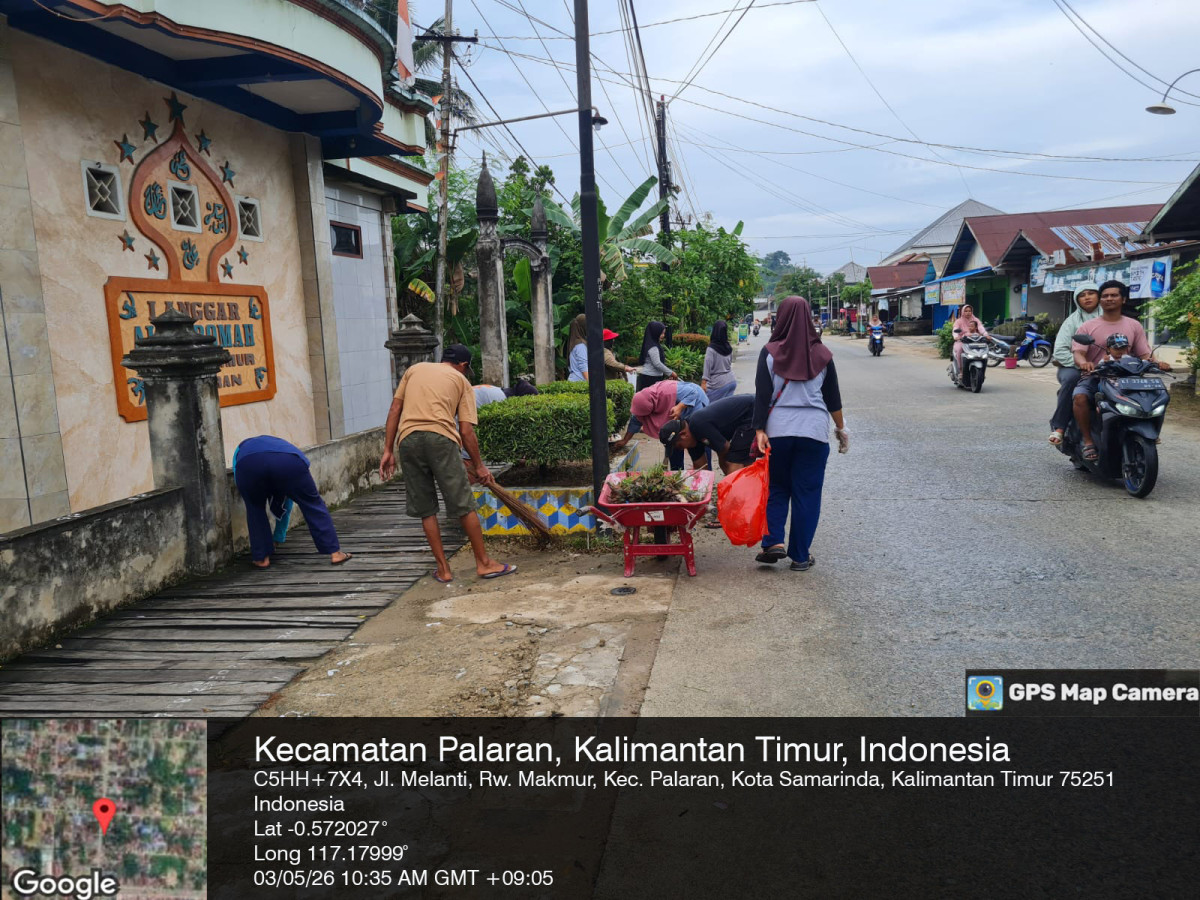 Gotong Royong kebersihan lingkungan RT 25