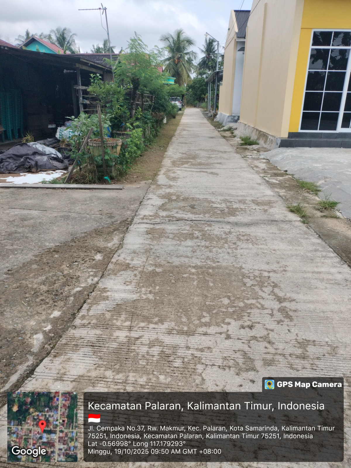 Pembersihan rumput di Gg cempaka 1
