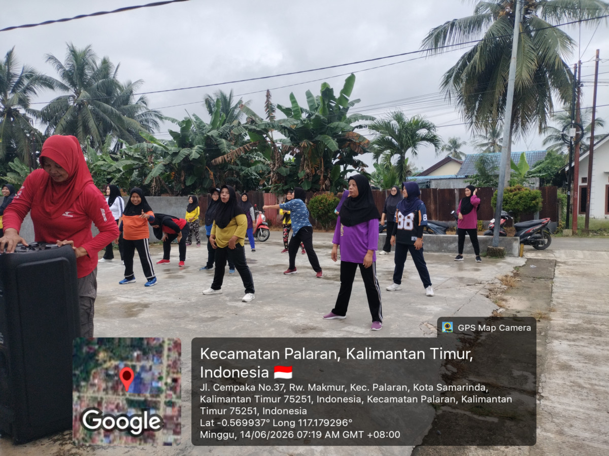 Kegiatan senam dan pembersihan jln cempaka