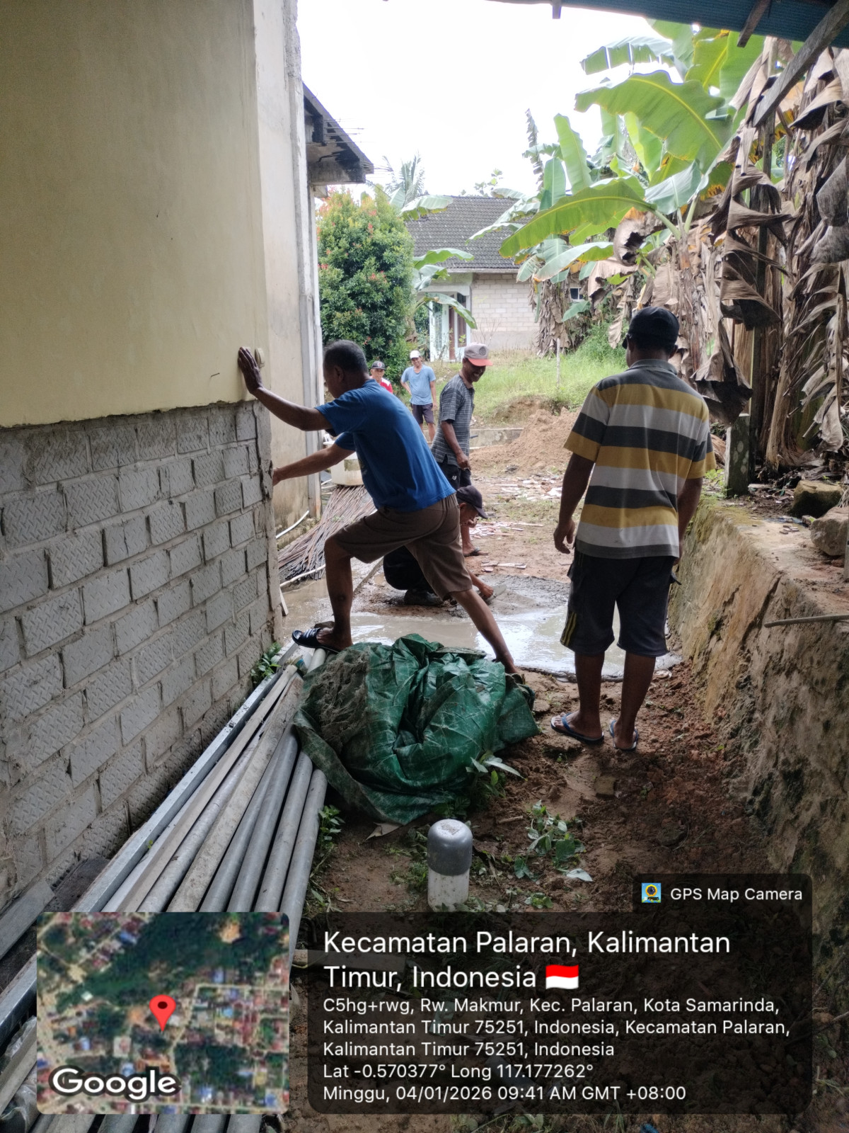 Gotong royong ngecor dibelakang Langgar Safinatul Mu'miniin