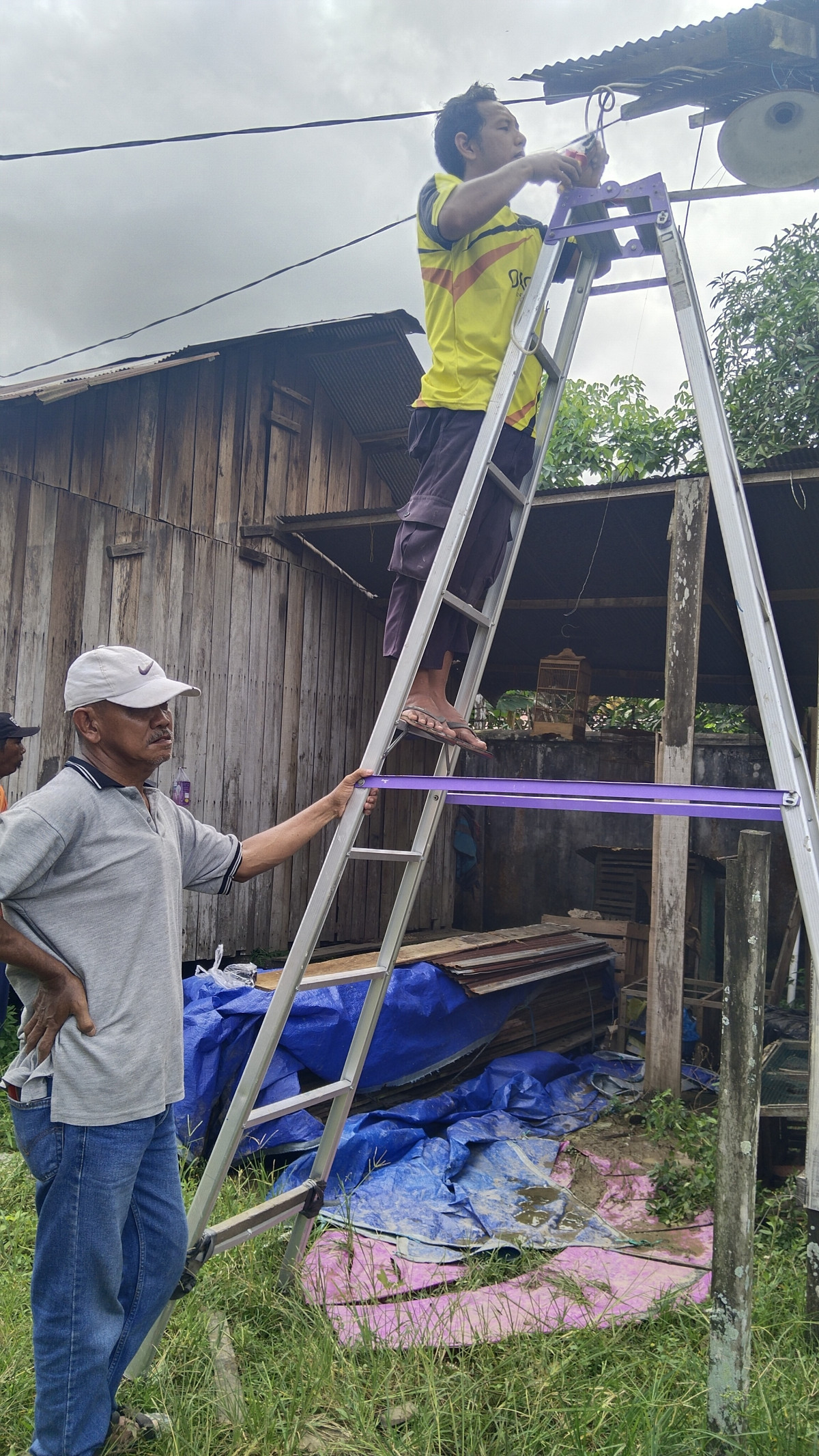 Pemasangan tiang lampu lanjutan