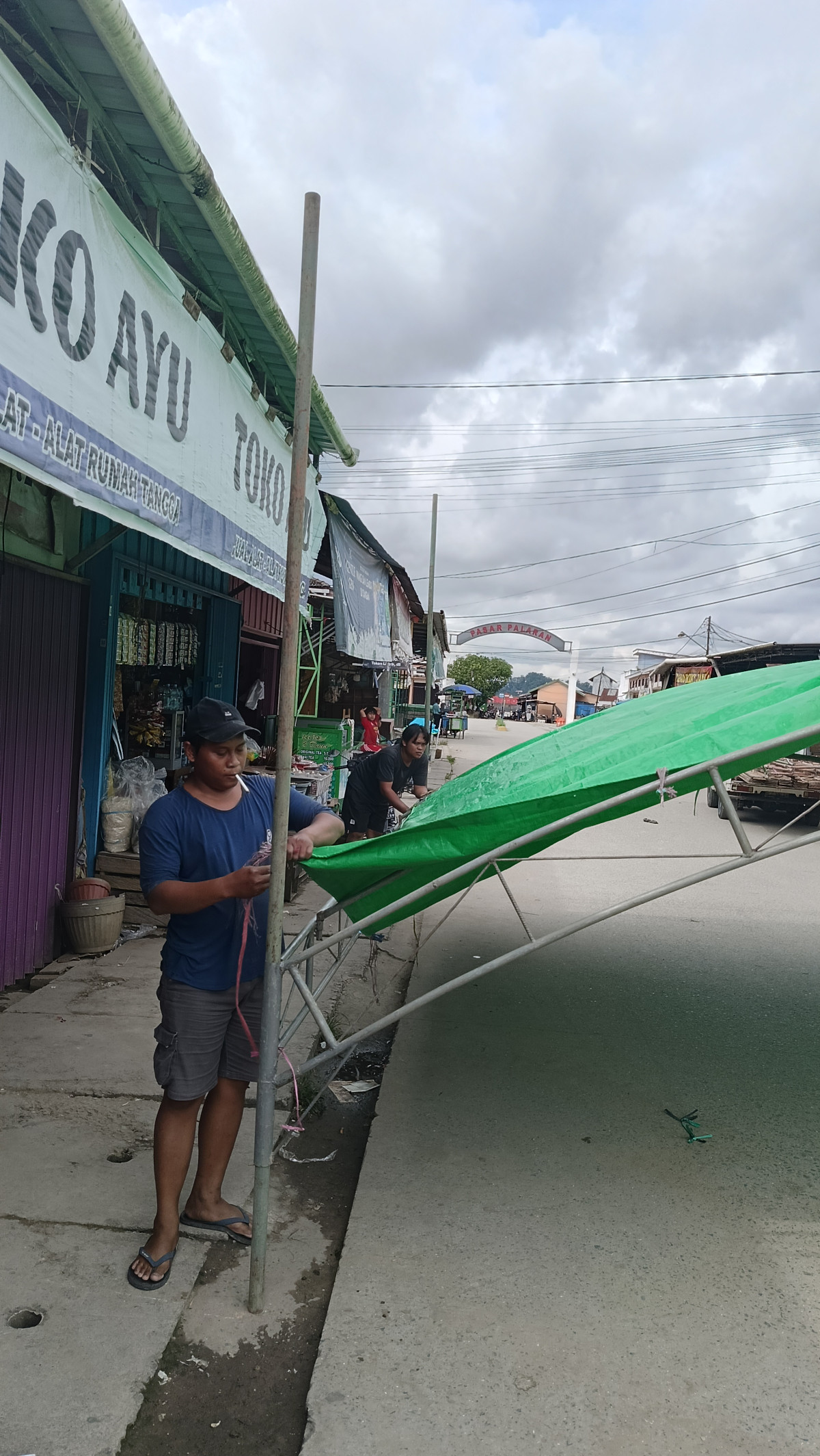 Pemasangan tenda dan panggung acara isra ami'raj