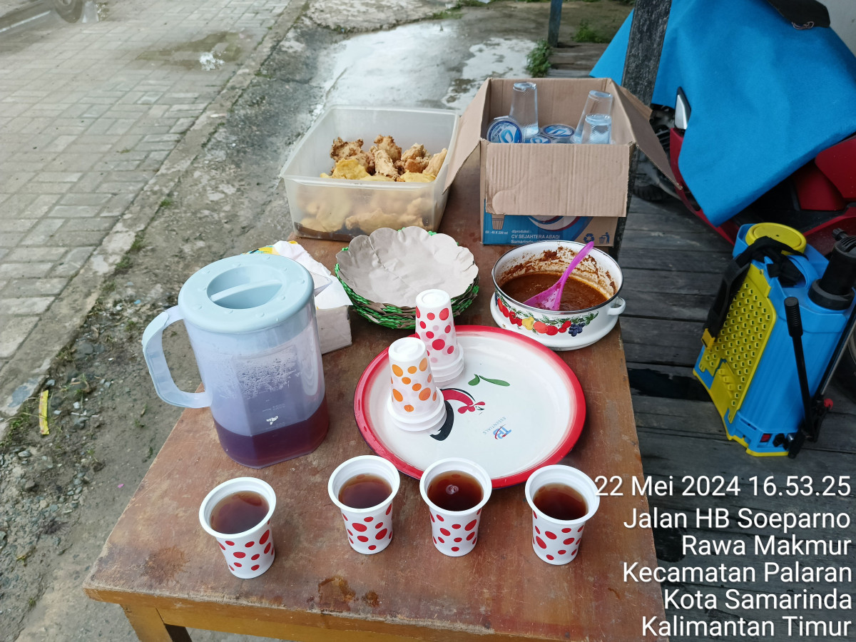 Gotong royong mei 2