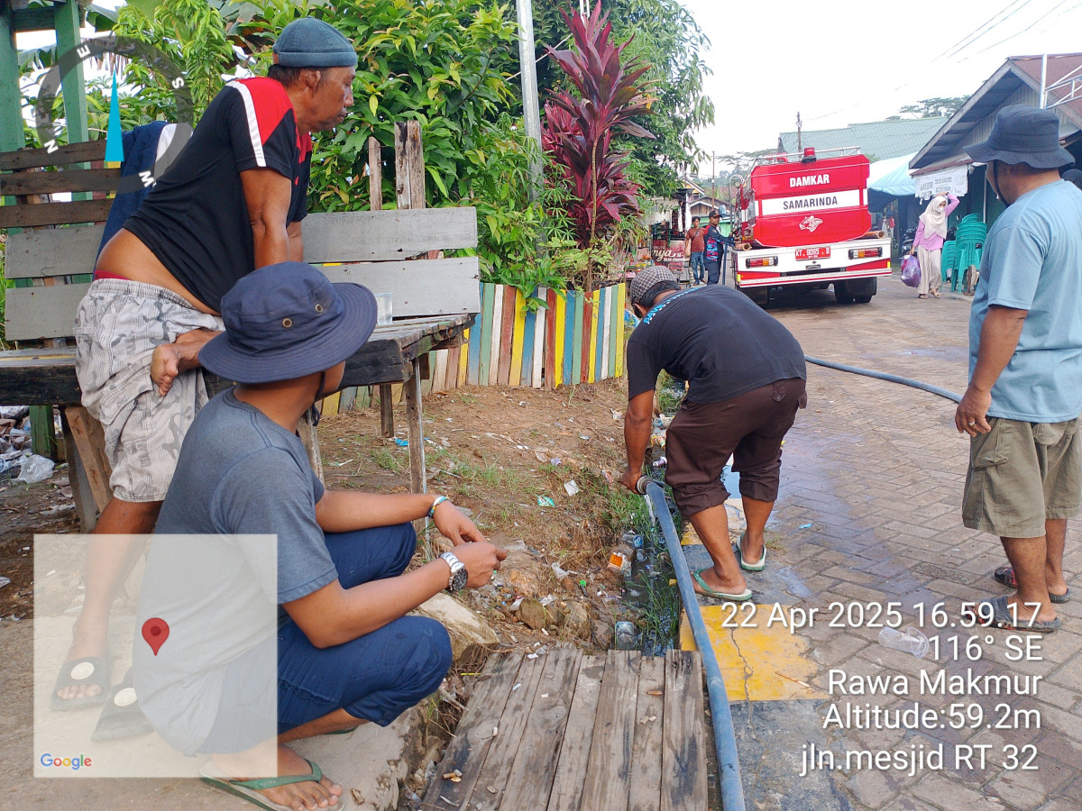 Pembersihan drainase jln mesjid