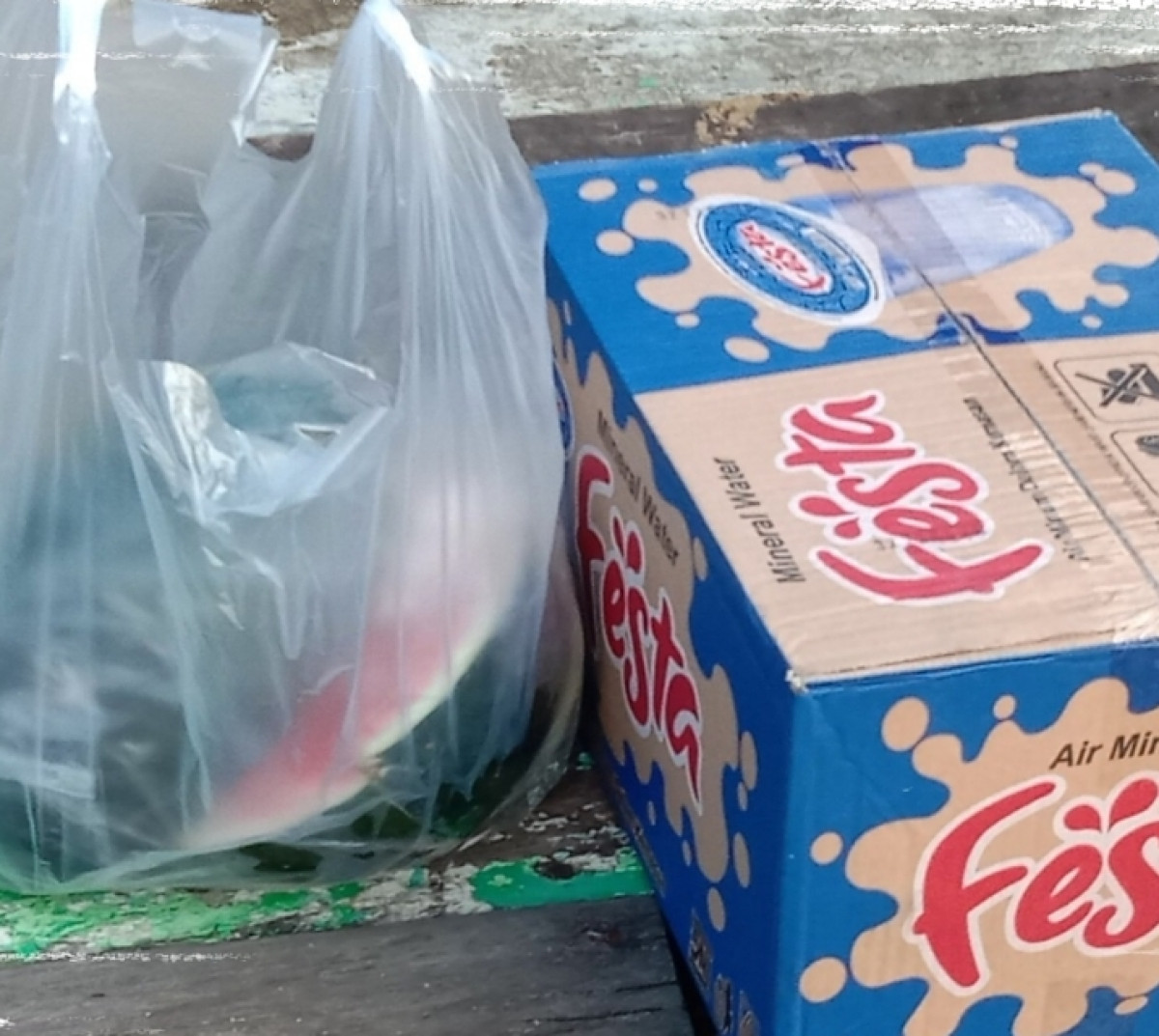 Bersih kan rumput jln pelabuhan