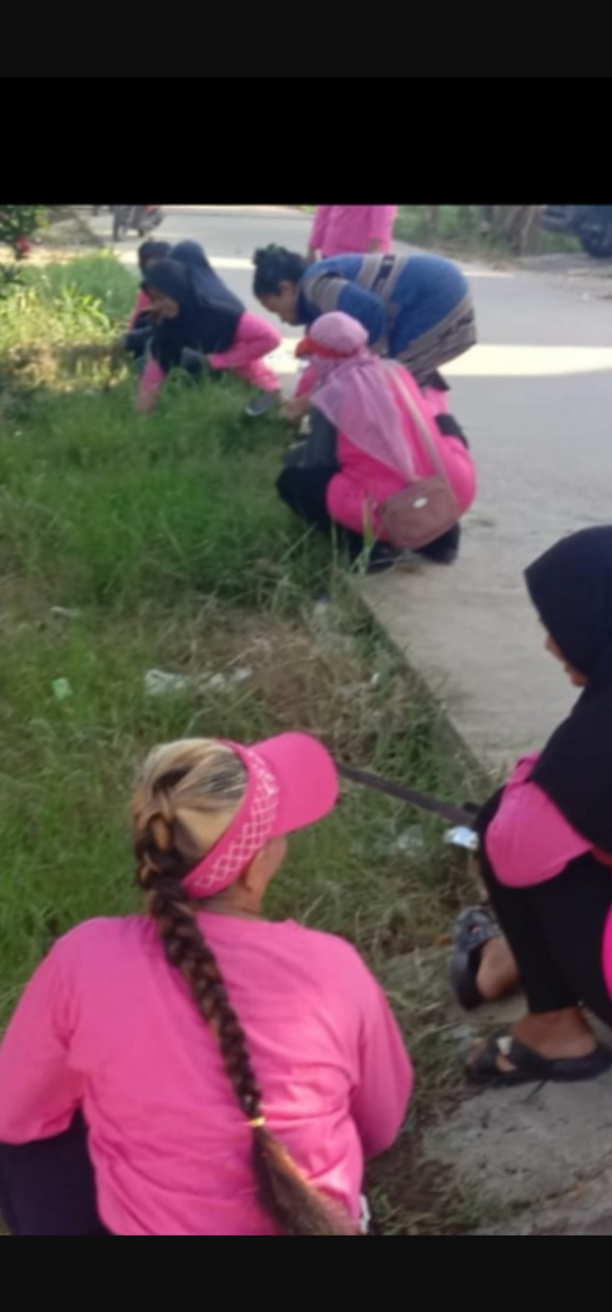 Bersihkan rumput