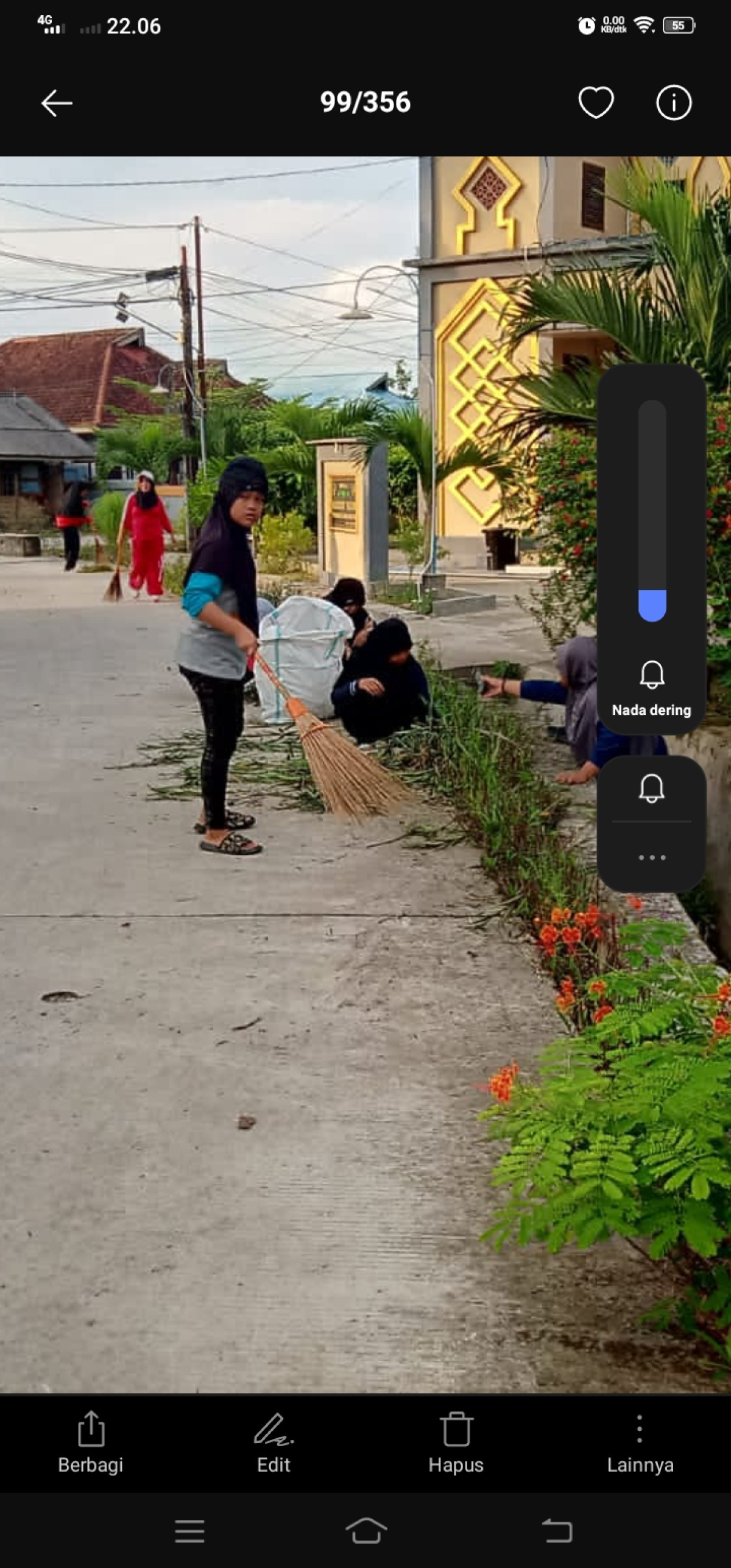 Bersihkan rumput