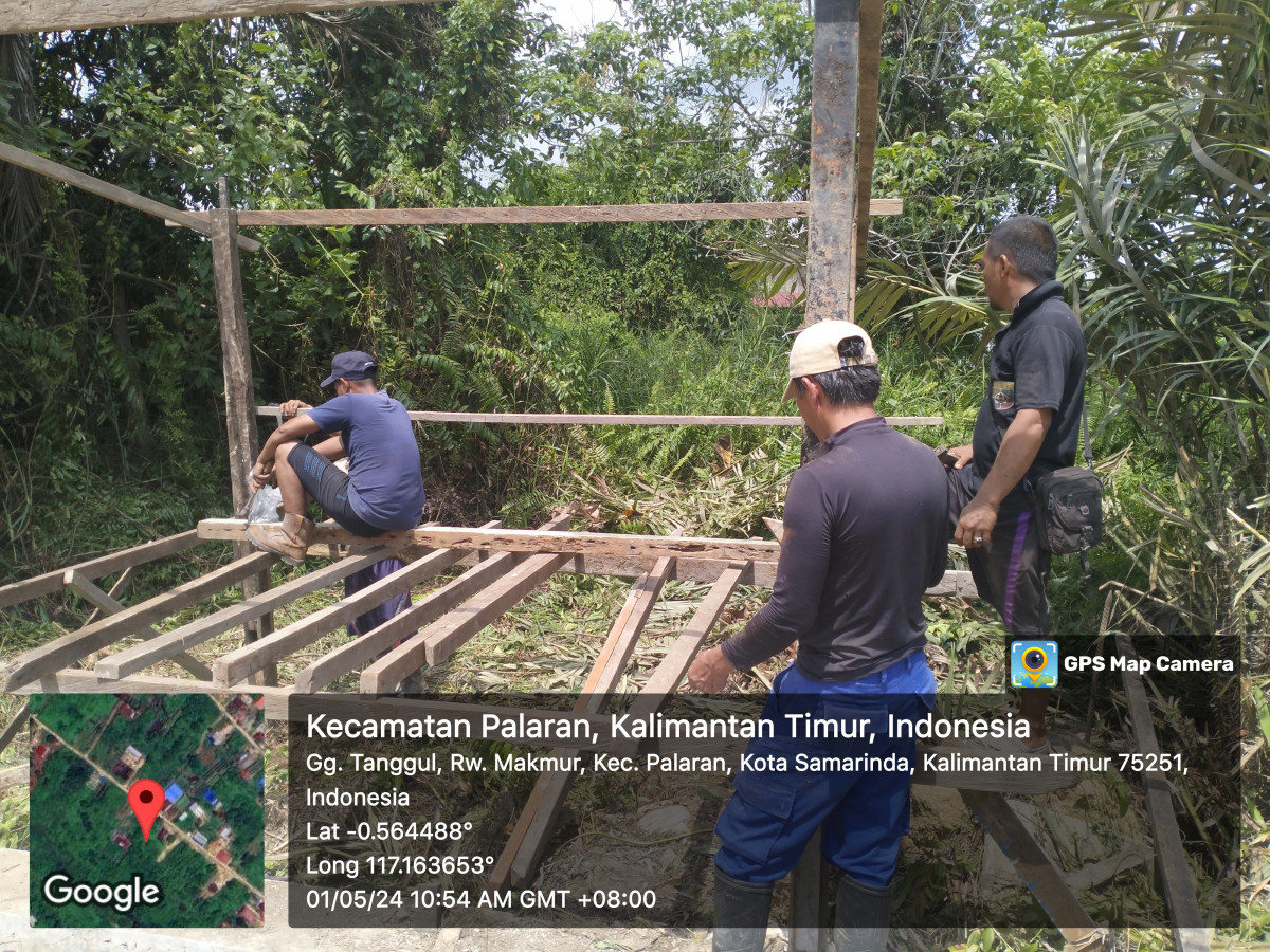 Pembuatan pos kamling